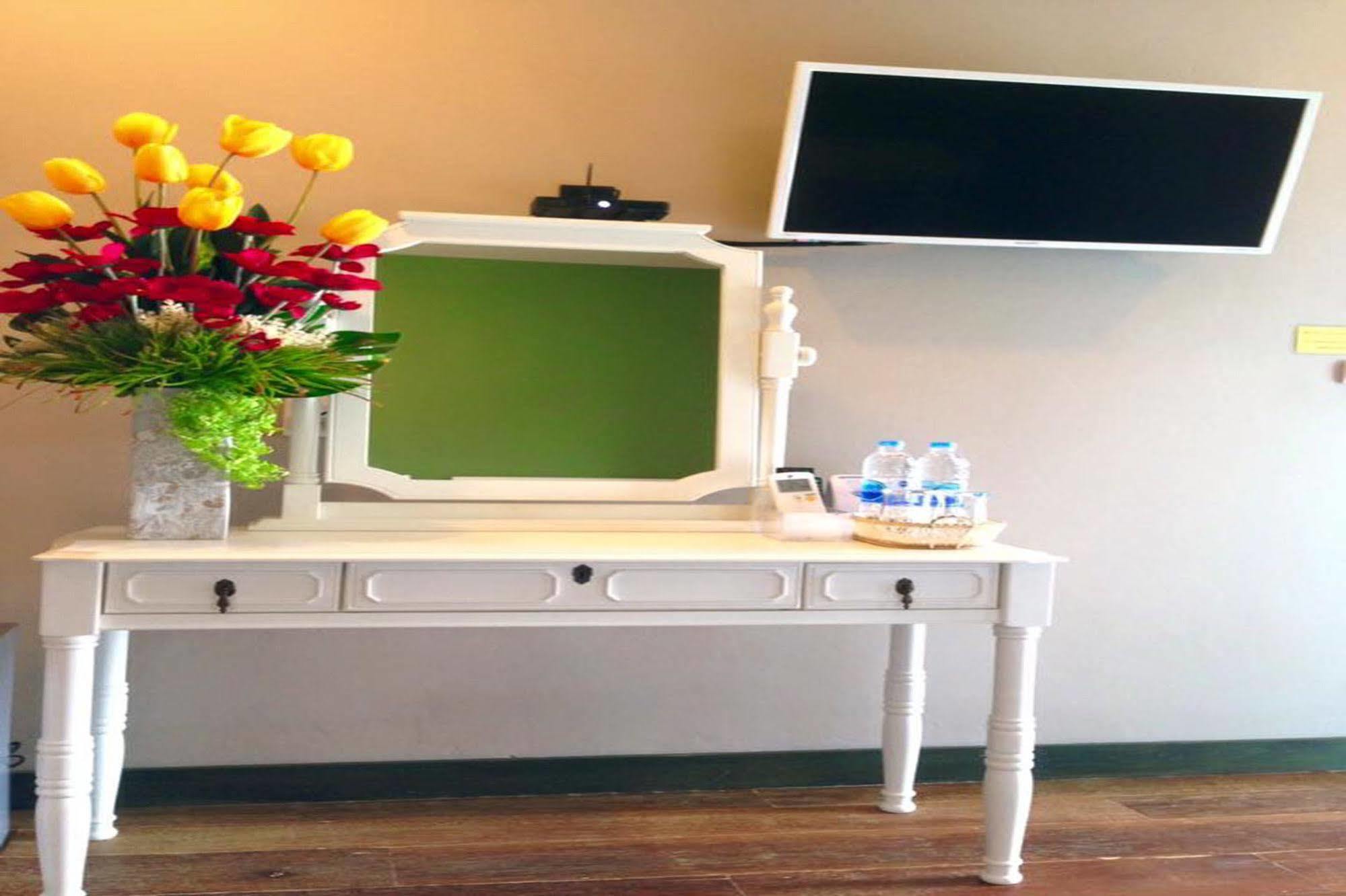 Отель Mulberry House Pak Thong Chai Экстерьер фото