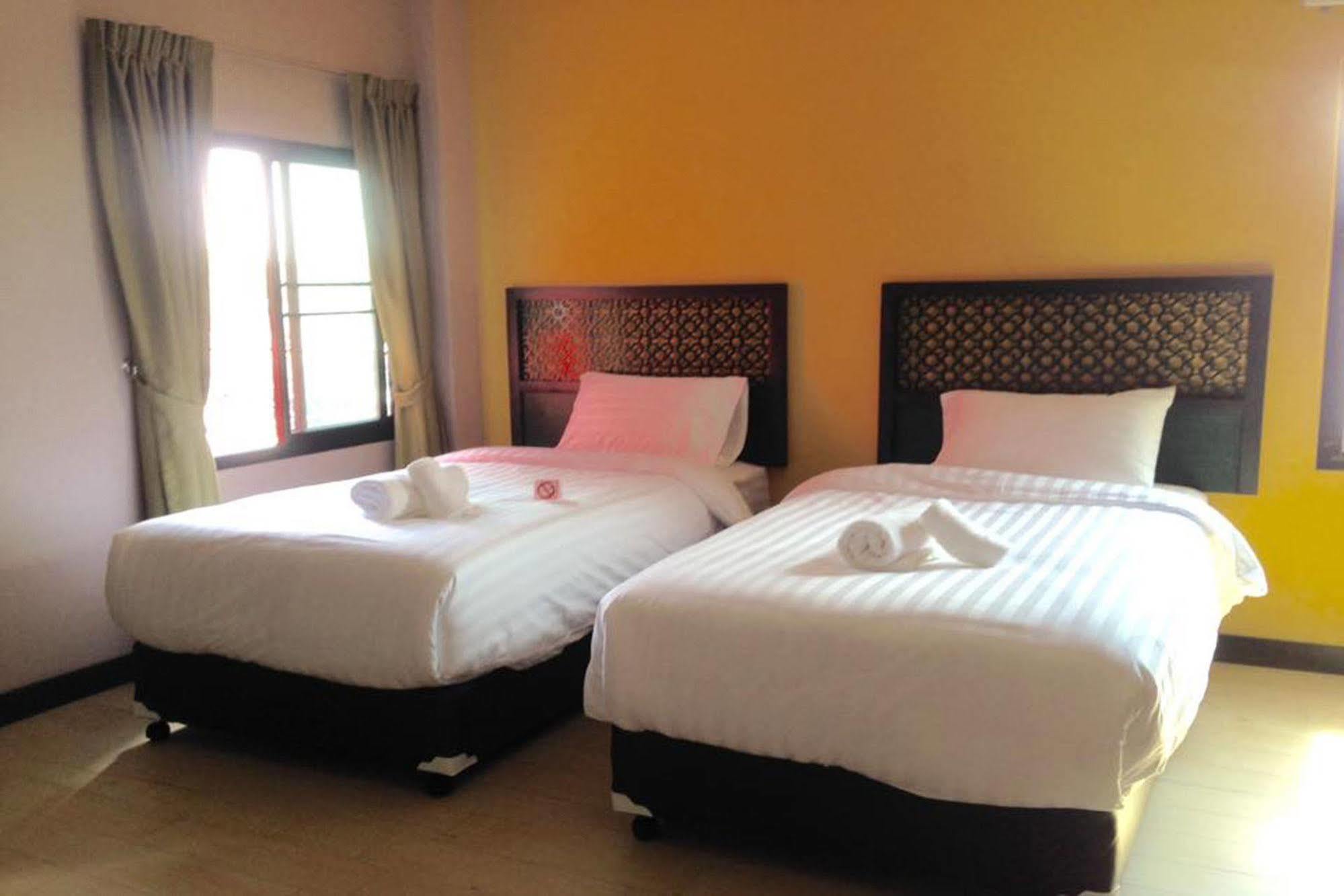Отель Mulberry House Pak Thong Chai Экстерьер фото